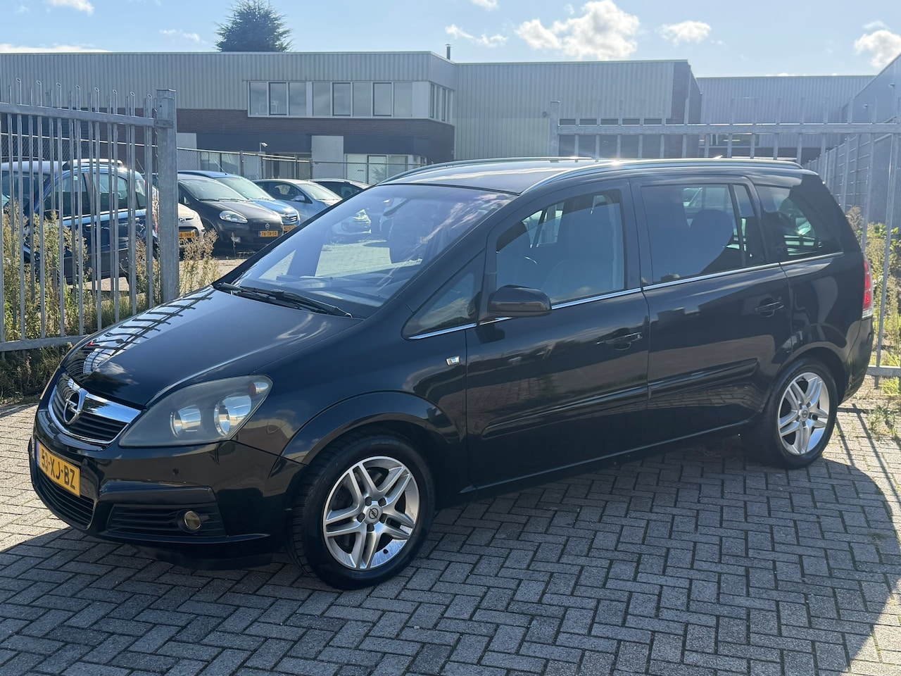 Opel Zafira - 2.2 Executive VOL AUTOMAAT 7 PERSOONS! NAP l NAVI l CRUISE l AIRCO l TREKHAAK l PDC V+A l - AutoWereld.nl