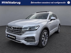 Volkswagen Touareg - 3.0 TSi eHybrid 381pk 4MOTION Elegance / Panorama dak / Luchtvering / Zwenkbare trekhaak /