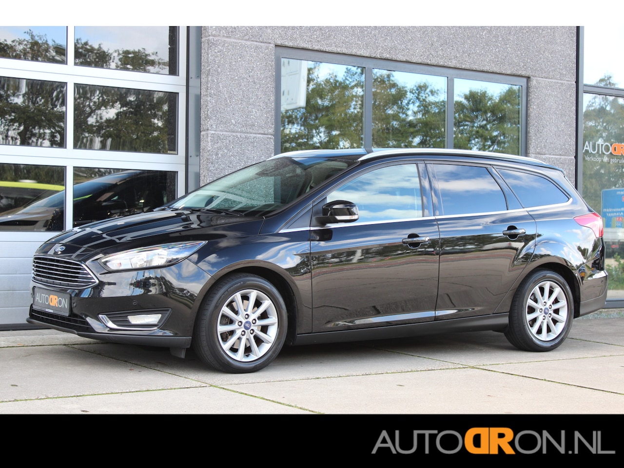 Ford Focus Wagon - 1.5 Titanium Edition Trekhaak BlindSpot Stuurverwarming - AutoWereld.nl