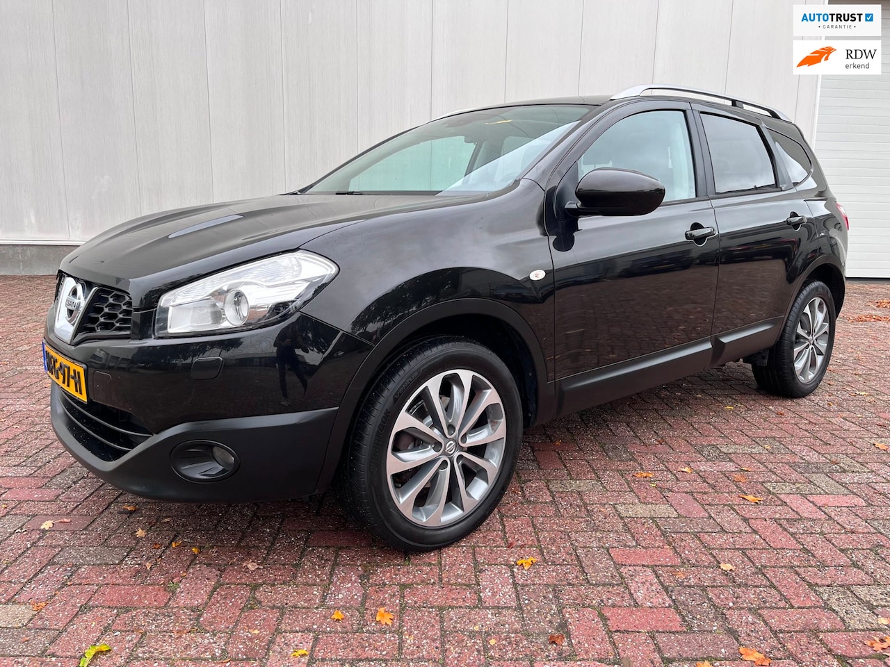 Nissan Qashqai - 2.0 Tekna vol opties *pano*trekhaak*leder bekleding*navi*camera*stoelverwarming 2011 - AutoWereld.nl