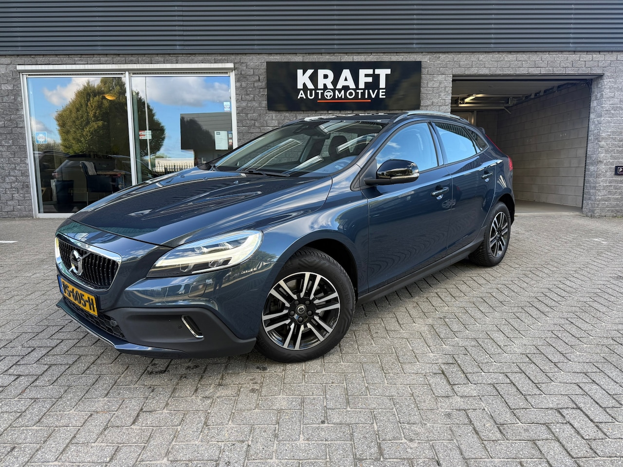 Volvo V40 Cross Country - 1.5 T3 Nordic+ | NL-Auto | Camera | NAVI | Bluetooth | Full LED | Stoelverw. | All Season - AutoWereld.nl