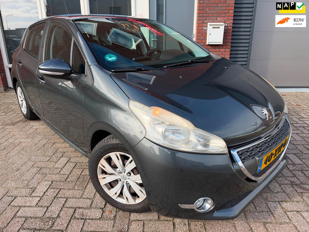 Peugeot 208 - 1.2 VTi Blue Lease / Airco / Cruise / Dealer Onderhouden / NAP - AutoWereld.nl