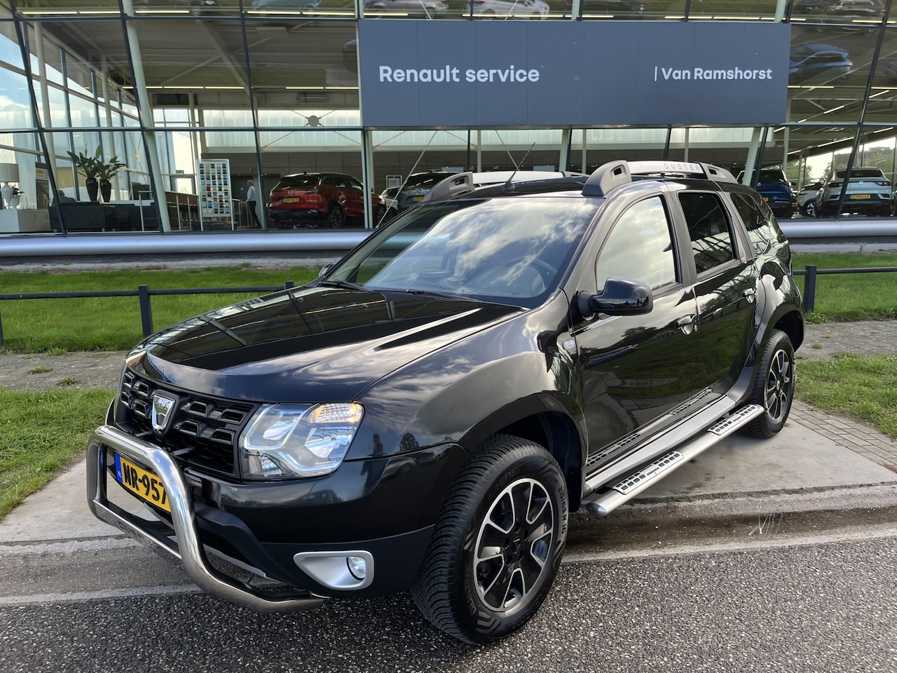 Dacia Duster - 1.2 TCe 4x4 Blackshadow 126PK / Trekhaak. Trekgewicht 1.500 KG / Stoelverw. / Leder / Airc - AutoWereld.nl