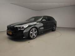 BMW 5-serie Touring - 530e | M-Sportpakket | Individual uitv. | LED | HUD | SOH 99% | Active Cruise | Sportstoel