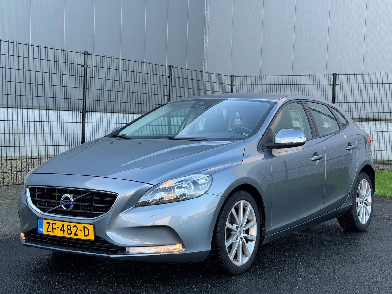Volvo V40 - 1.6 D2 Momentum| LEDER | NAVI | CLIMATE - AutoWereld.nl