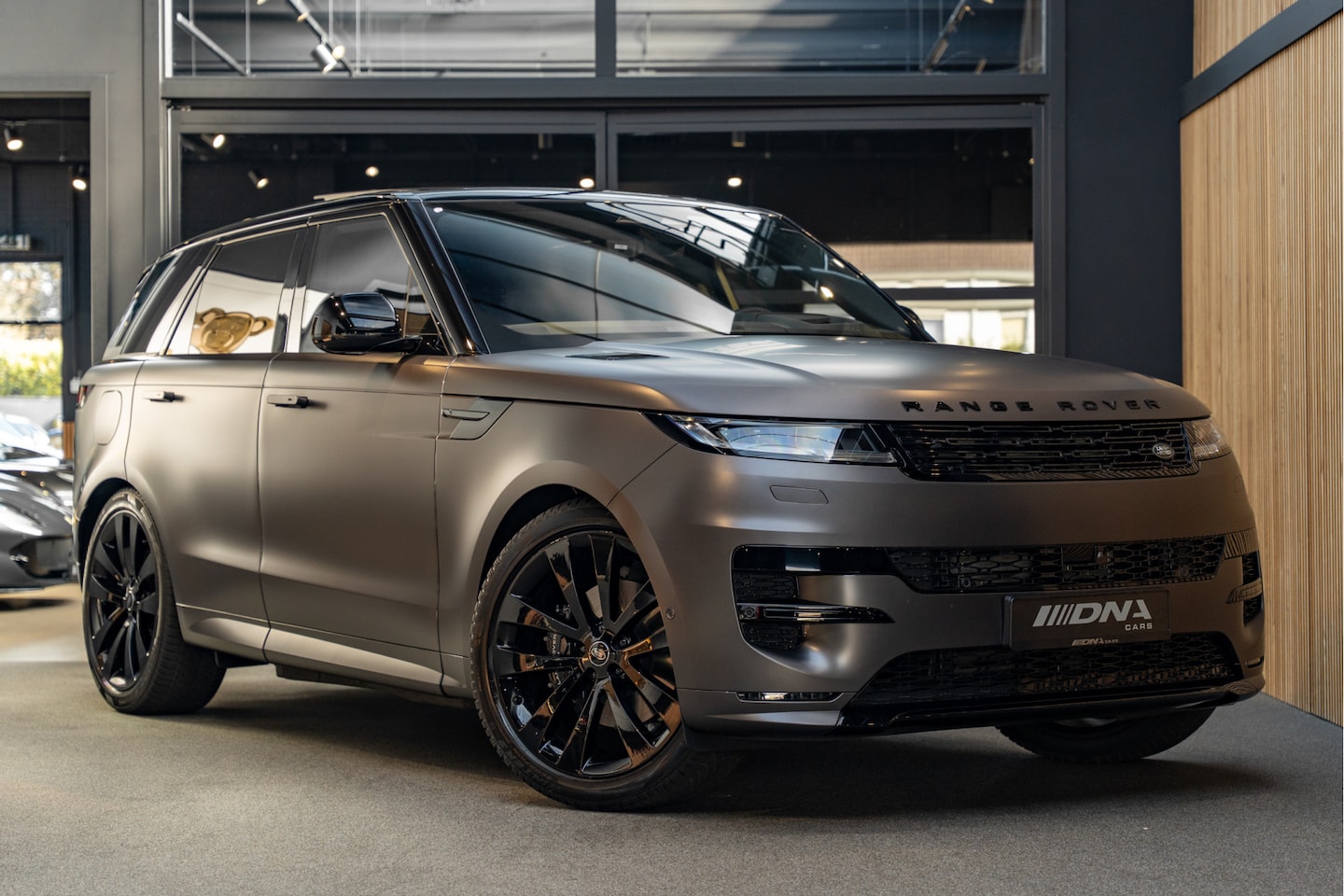 Land Rover Range Rover Sport - P460e HSE PPF Matte Meridian 3D 23" 3.0 P460e Dynamic HSE PHEV - AutoWereld.nl