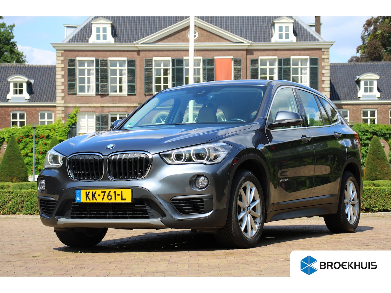 BMW X1 - sDrive20i Centennial High Executive | NL-AUTO! | TREKHAAK | STOELVERWARMING | DEALER OH! | - AutoWereld.nl