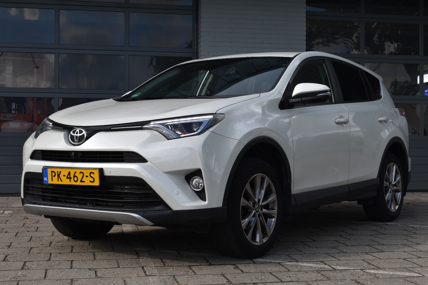 Toyota RAV4 - 2.0 VVT-i AWD Executive Business Limited Automaat 152pk | BSM | Keyless entry | Trekhaak | - AutoWereld.nl
