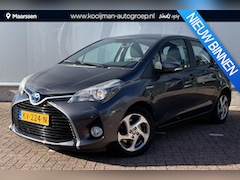 Toyota Yaris - 1.5 Hybrid Lease Bi-Tone / Trekhaak / Parkeersensoren / Camera / Keyless Start /