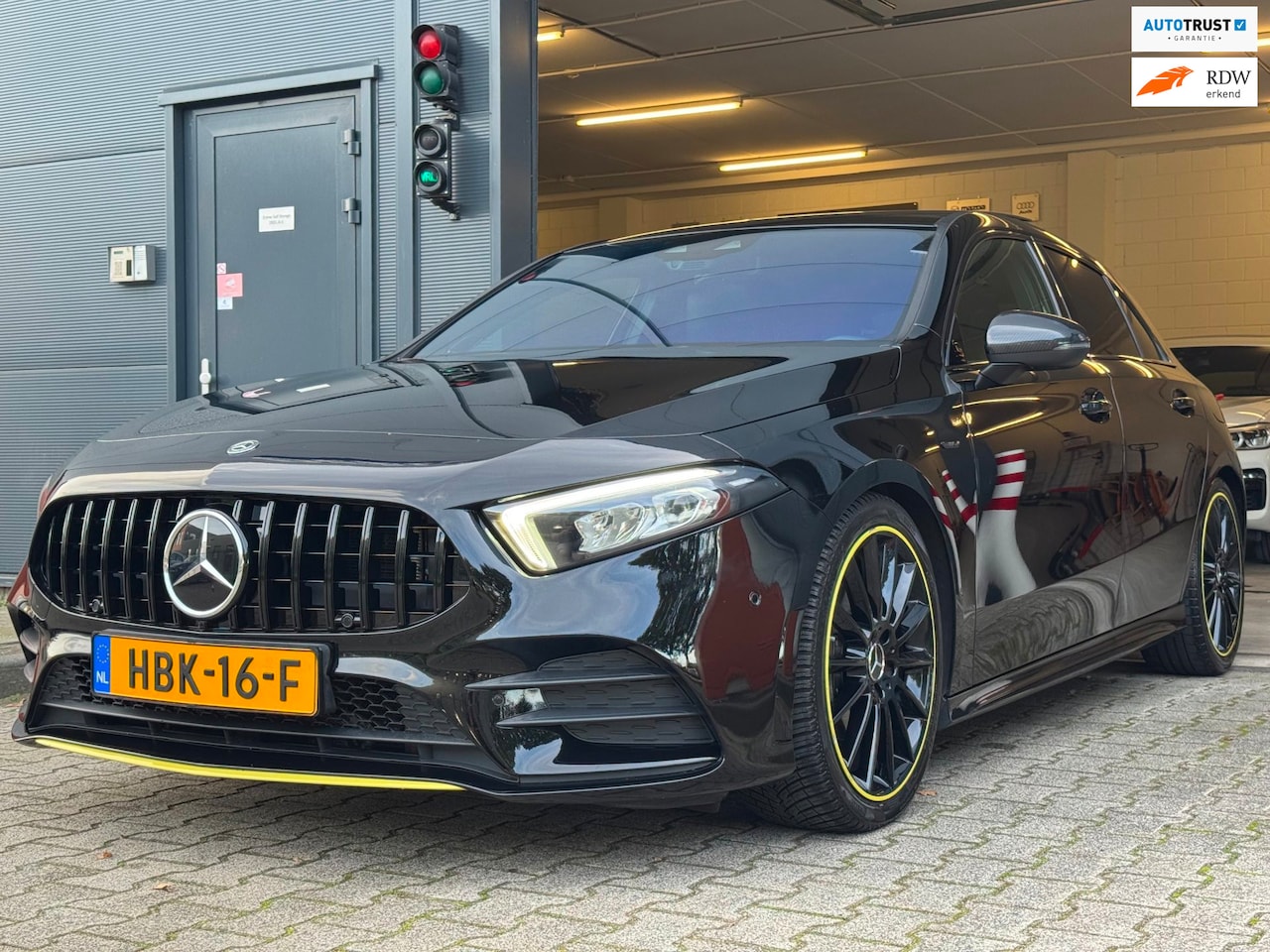 Mercedes-Benz A-klasse - 200 AMG / EDITION 1 / FULL OPTIONS / PANO / BURMESTER / LEDER / CARBON / SFEER / CAMERA / - AutoWereld.nl