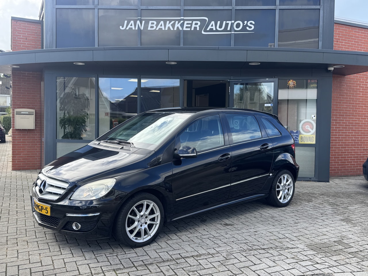 Mercedes-Benz B-klasse - 180 ✅ Cruise ✅ Stoelverwarming ✅ - AutoWereld.nl