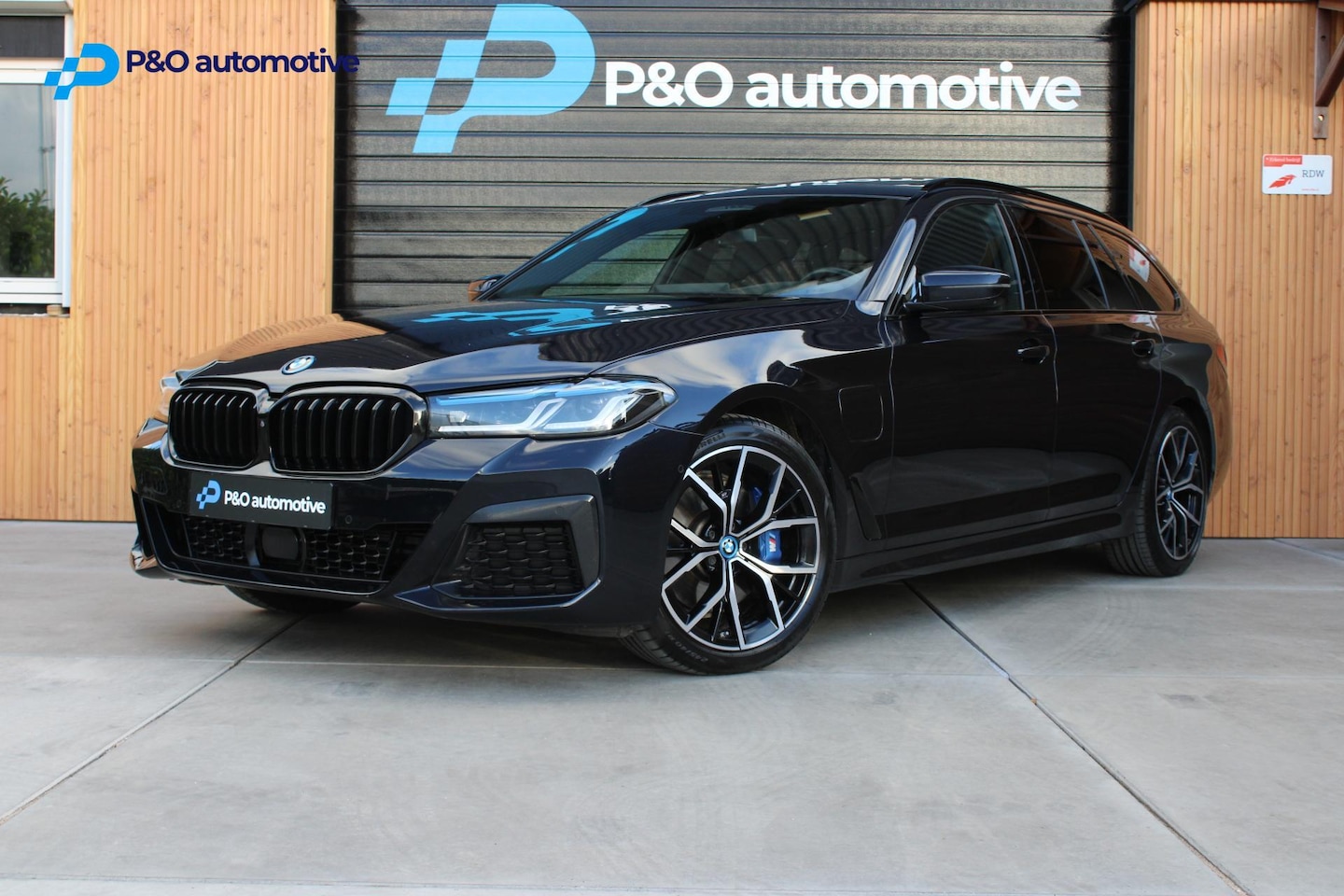 BMW 5-serie Touring - 530e xDrive M ZETEL | H/K | LASER | PANO - AutoWereld.nl
