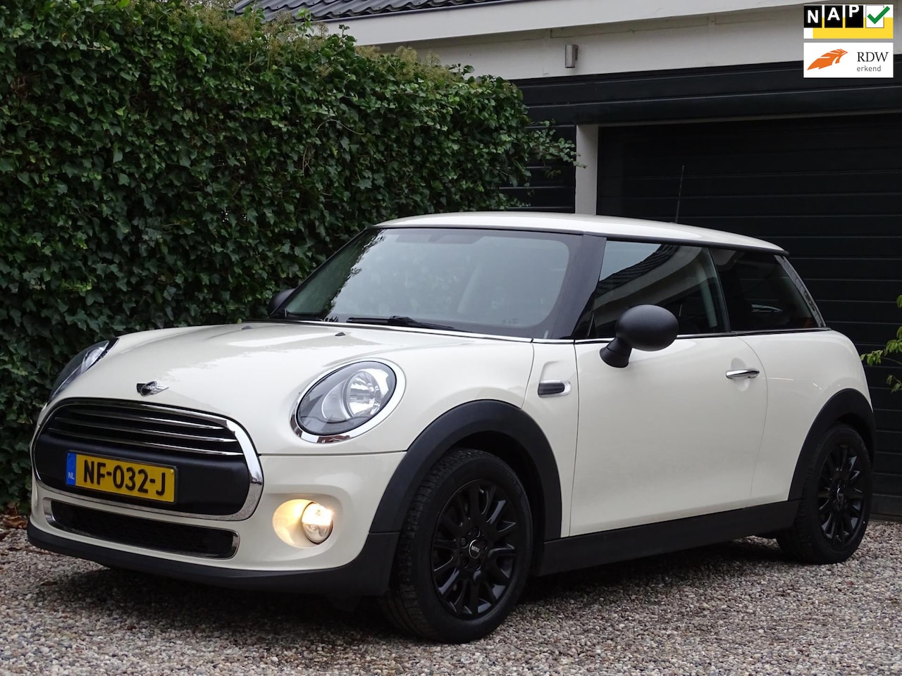 MINI 3-Deurs - Business | Airco | Cruise control | Navi | PDC achter - AutoWereld.nl