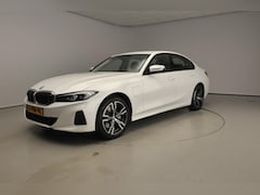BMW 3-serie - Sedan 320e | LED | Leder | Navigatie | Sportstoelen | SOH 94% | Clima | Cruise controle |
