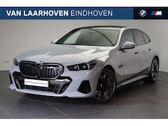 BMW i5 - eDrive40 M Sport / Panoramadak / Parking Assistant Plus / Adaptieve LED / Stoelventilatie