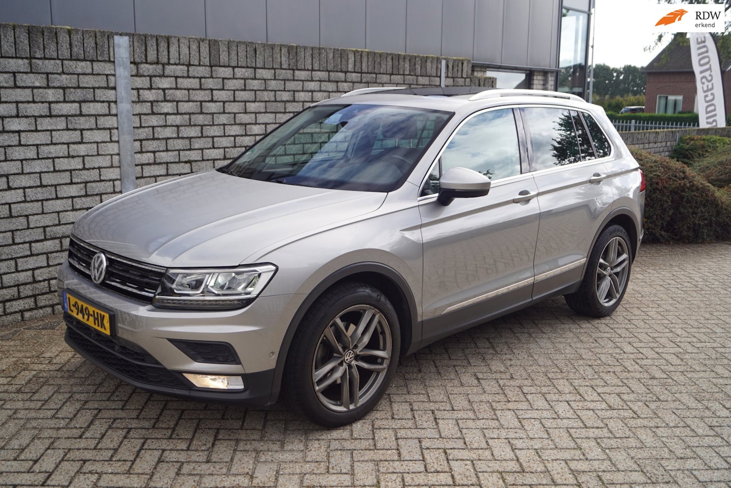 Volkswagen Tiguan - 1.4 TSI ACT High Line Autom Panodak Leder Stoelverw Navi Camera Clima Adaptieve Cruise 2x - AutoWereld.nl