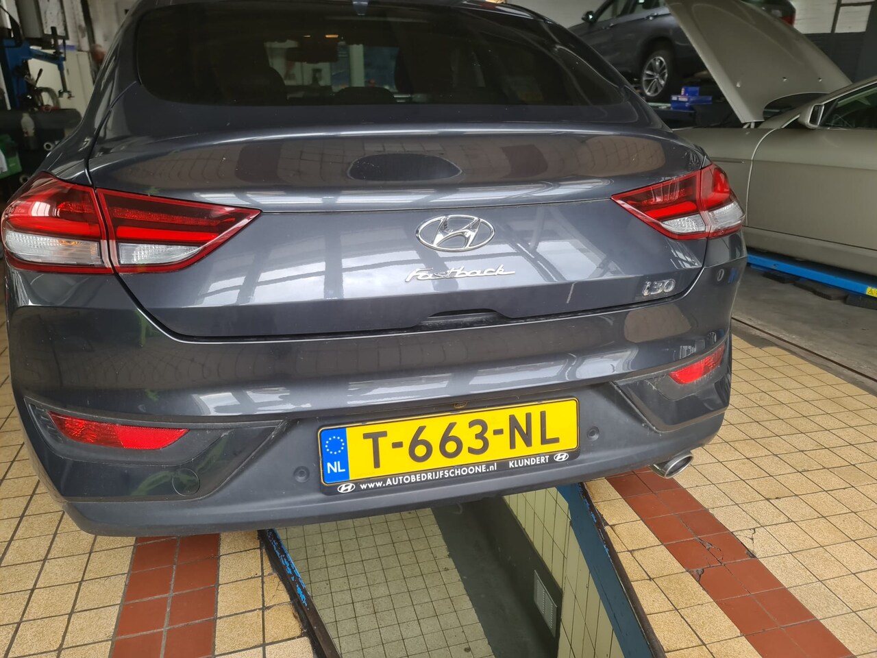 Hyundai i30 Fastback - 1.5 T-GDi MHEV Premium - AutoWereld.nl