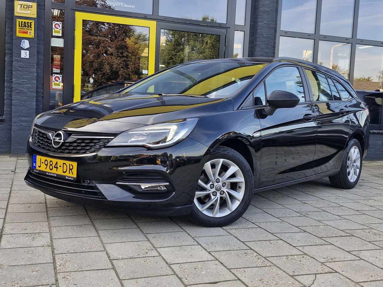 Opel Astra Sports Tourer - 1.2 Edition | Trekhaak | Parkeer Camera | Parkeer Sens. V + A | Navi | Cruise Control | Cl - AutoWereld.nl