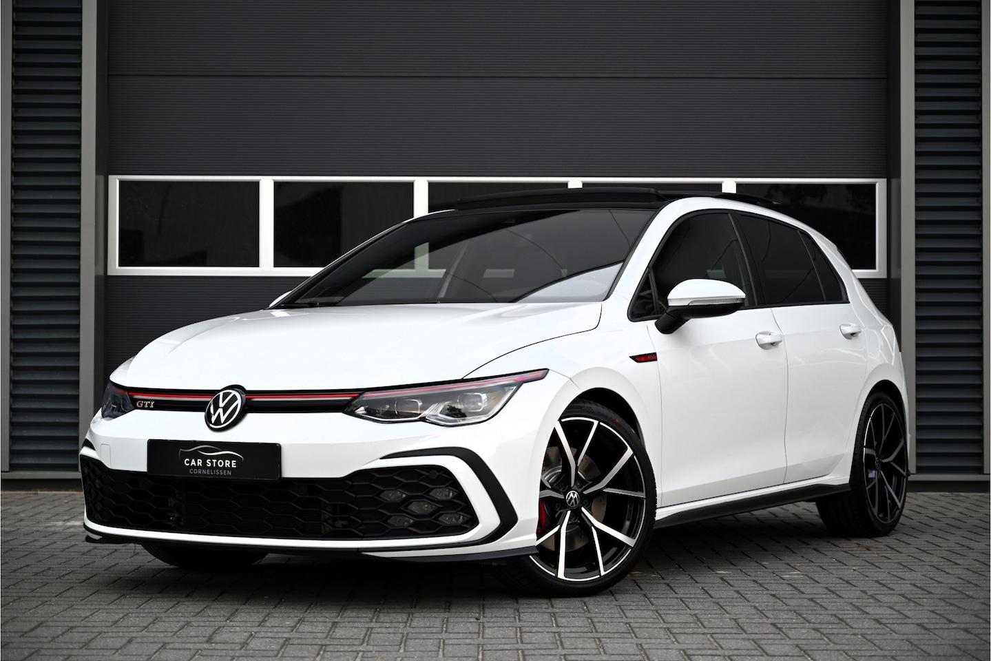 Volkswagen Golf - 2.0 TSI GTI 245 PK / PANO / IQ LIGHTS / HARMAN KARDON / CAMERA / BLIND SPOT / ACC / HEXAGO - AutoWereld.nl