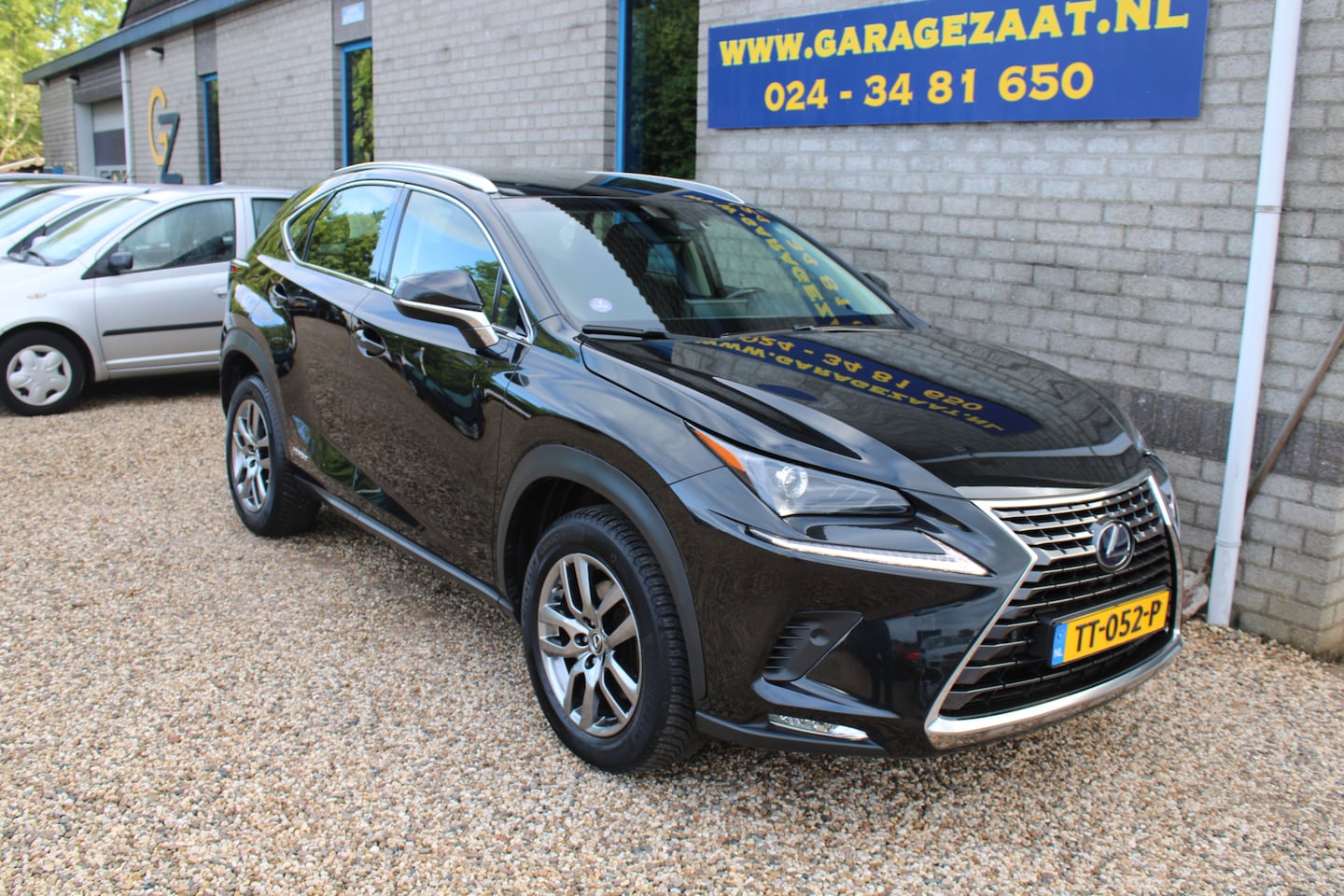 Lexus NX - 300h AWD Business Line Navi Leder Clima Stoelverw. - AutoWereld.nl