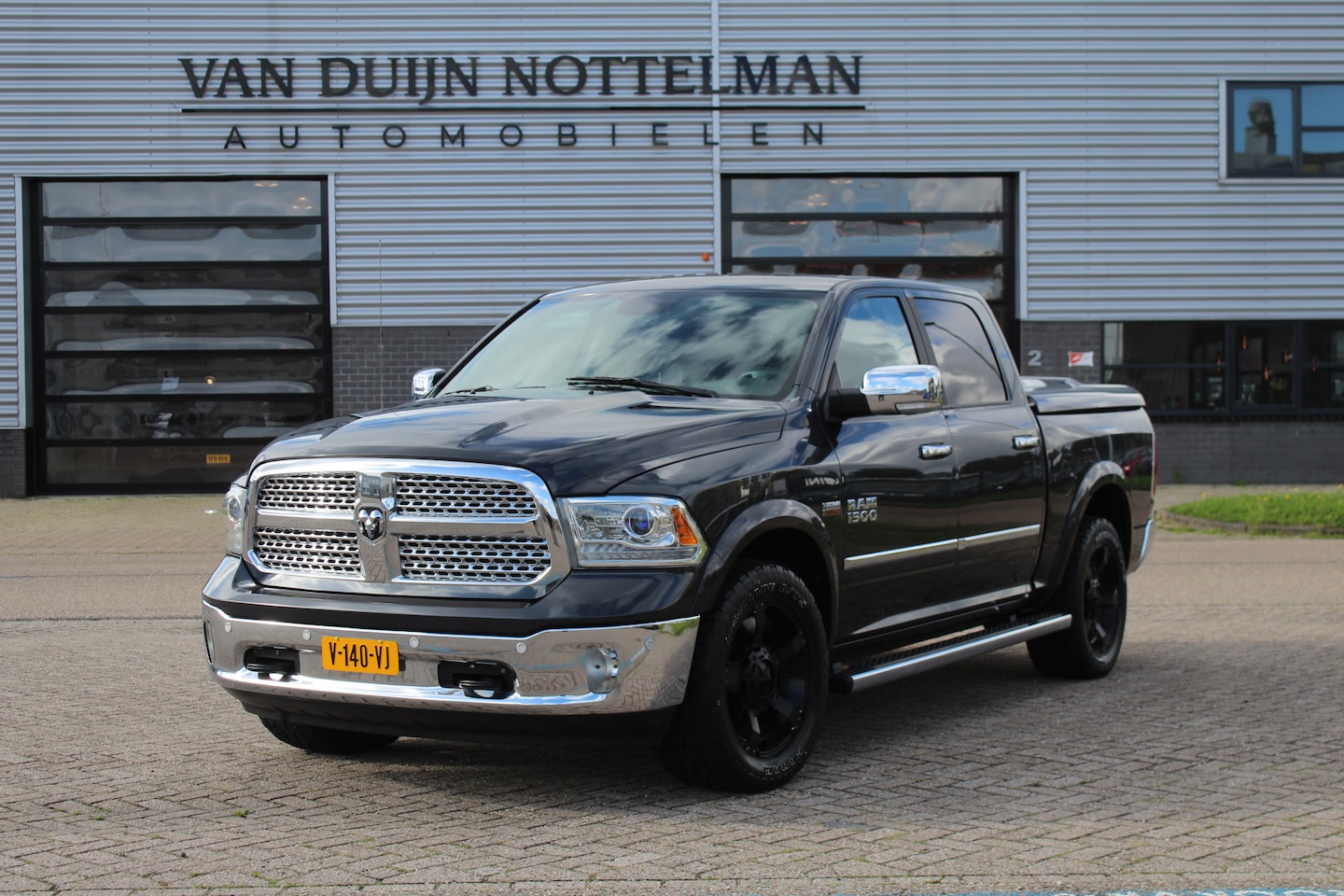 Dodge Ram 1500 - 5.7 V8 4x4 Crew Cab 5'7 Laramie / Schuifdak / LPG 200 liter / Marge - AutoWereld.nl