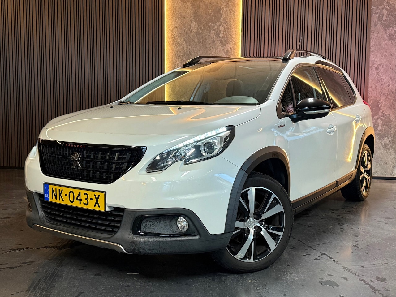 Peugeot 2008 - 1.2 PureTech GT-Line | Panoramadak | Camera | Navi - AutoWereld.nl