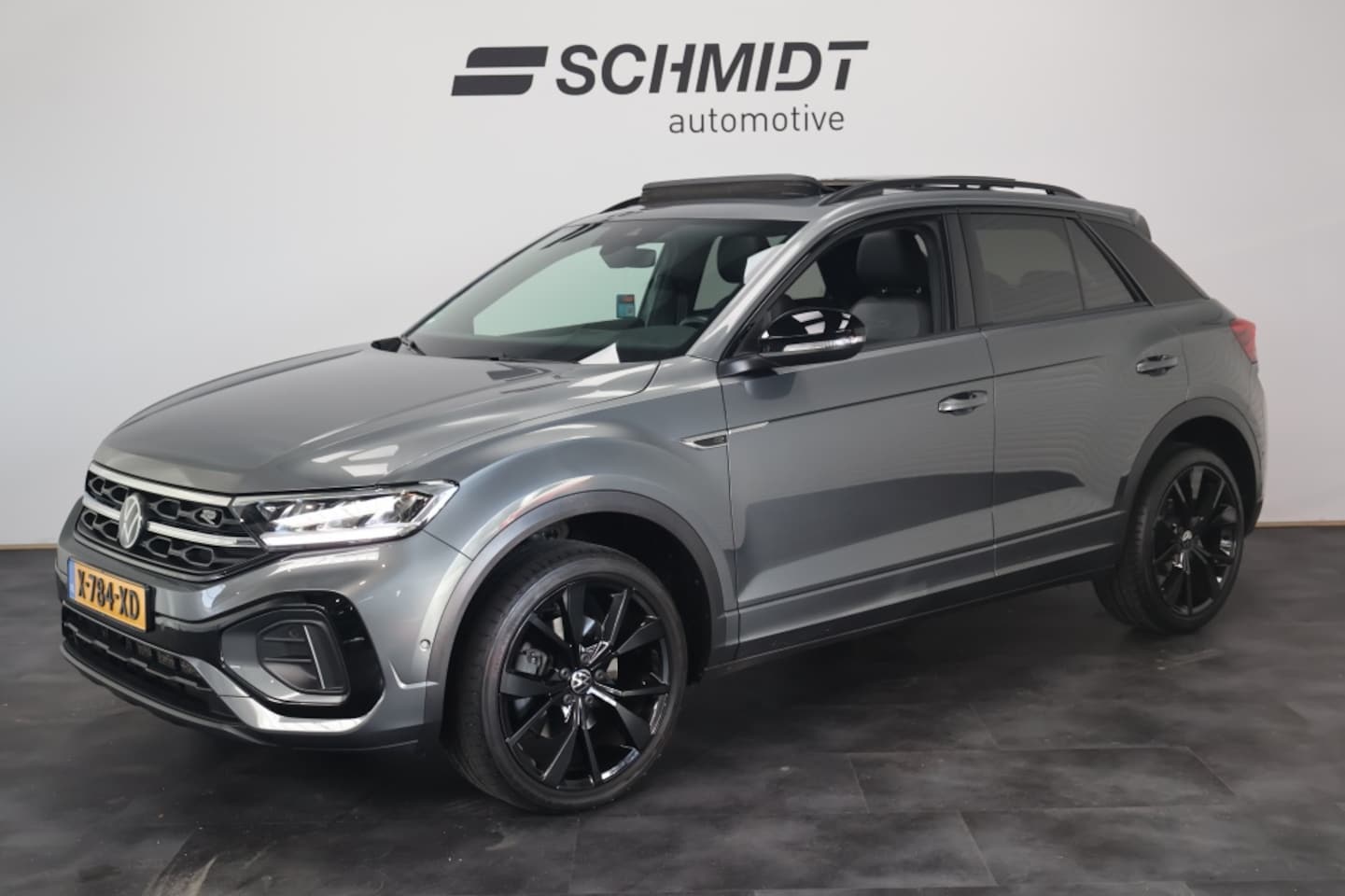 Volkswagen T-Roc - 1.5 TSI R-Line Bns | Black Style | Panorama | Trekhaak | Camera - AutoWereld.nl
