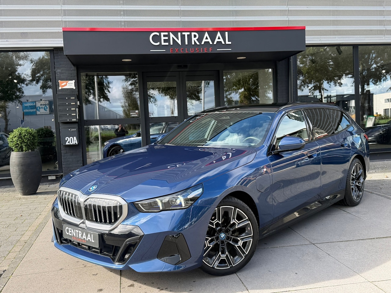 BMW 5-serie Touring - 530e M-Sport Pano|Harman&Kardon|ACC|Memory|4wielbesturing|Keyless|300PK - AutoWereld.nl