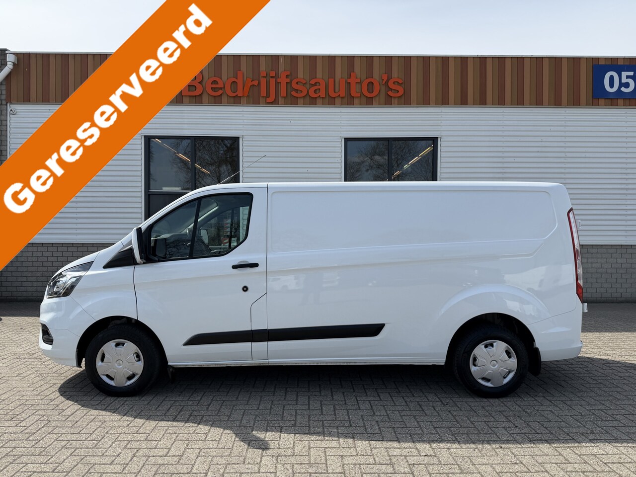 Ford Transit Custom - 300 2.0 TDCI 130pk L2H1 Trend / vaste prijs rijklaar € 16.950 ex btw / ingerichte laadruim - AutoWereld.nl
