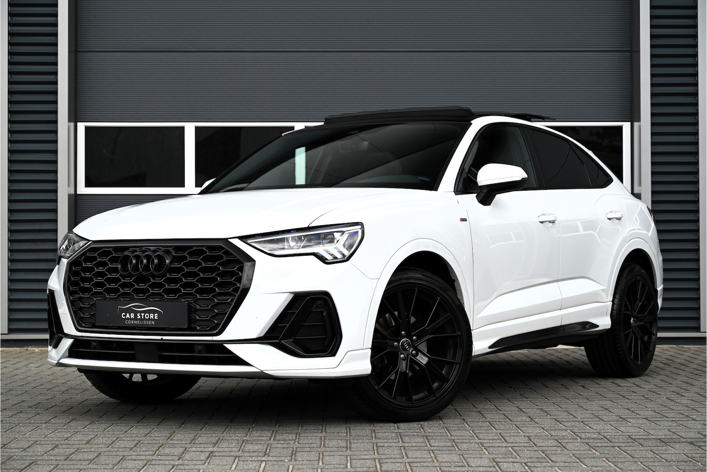 Audi Q3 Sportback - 35 TFSI S-LINE / PANO / LED MATRIX / CAMERA / BLIND SPOT / ACC / LANE ASSIST / TREKHAAK / - AutoWereld.nl