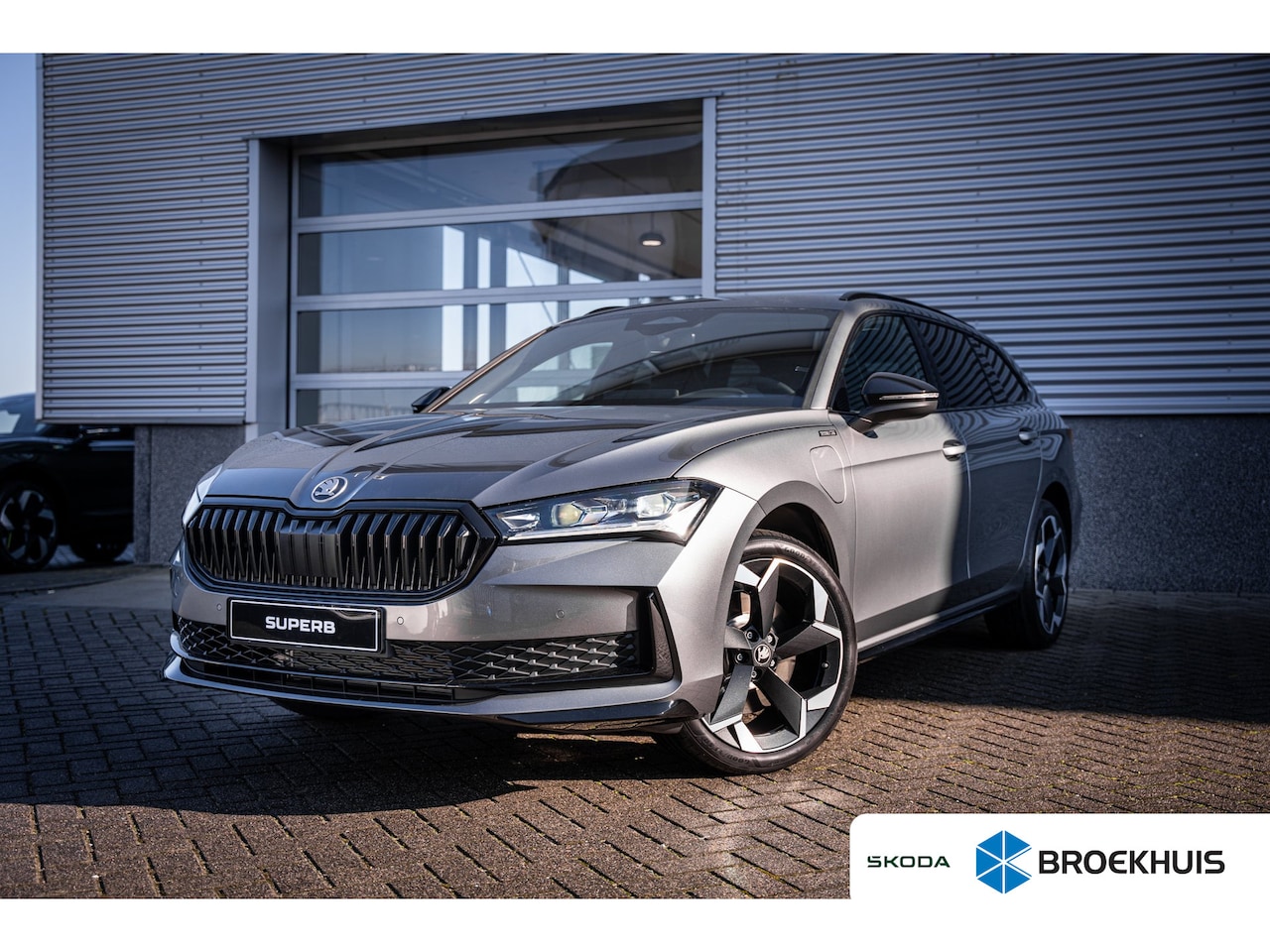 Skoda Superb Combi - Sportline Business | CANTON Soundsystem | Lichtmetalen velgen 19" Torcular zwart gepolijst - AutoWereld.nl