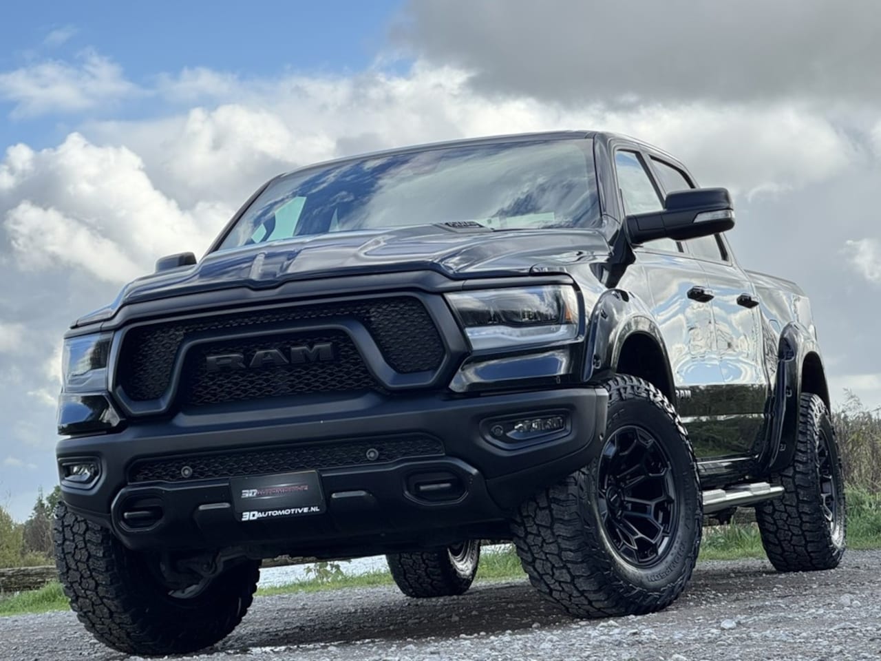 Dodge Ram 1500 - REBEL 5.7L V8 WIDEBODY, TRX STYLE, PANO, H&K, LUCHTV, 35 INCH BANDEN, KEYLESS, 12 INCH SCH - AutoWereld.nl