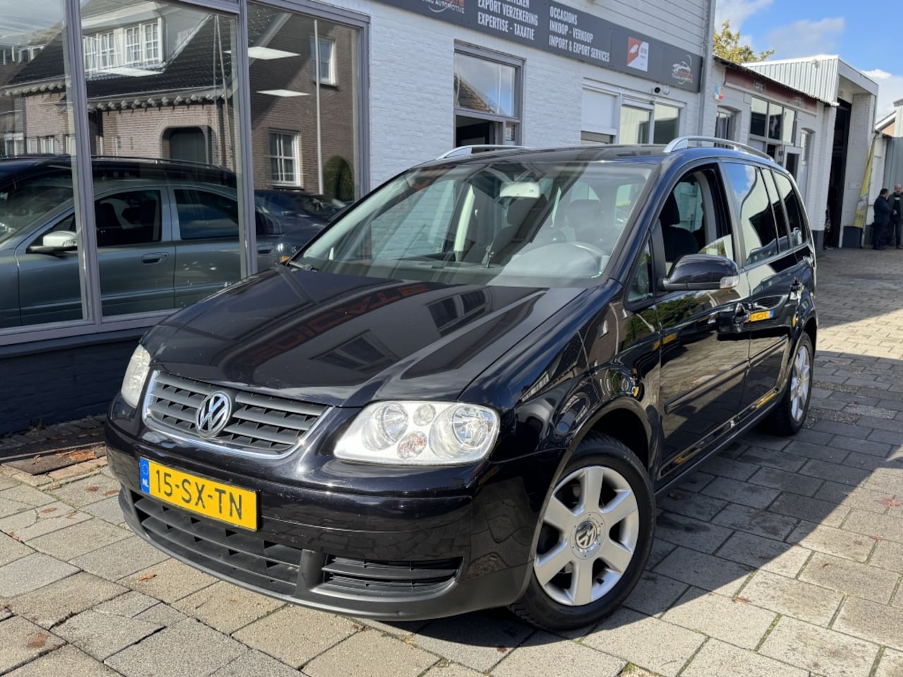 Volkswagen Touran - 2.0-16V FSI Business*NAP*AUT* - AutoWereld.nl
