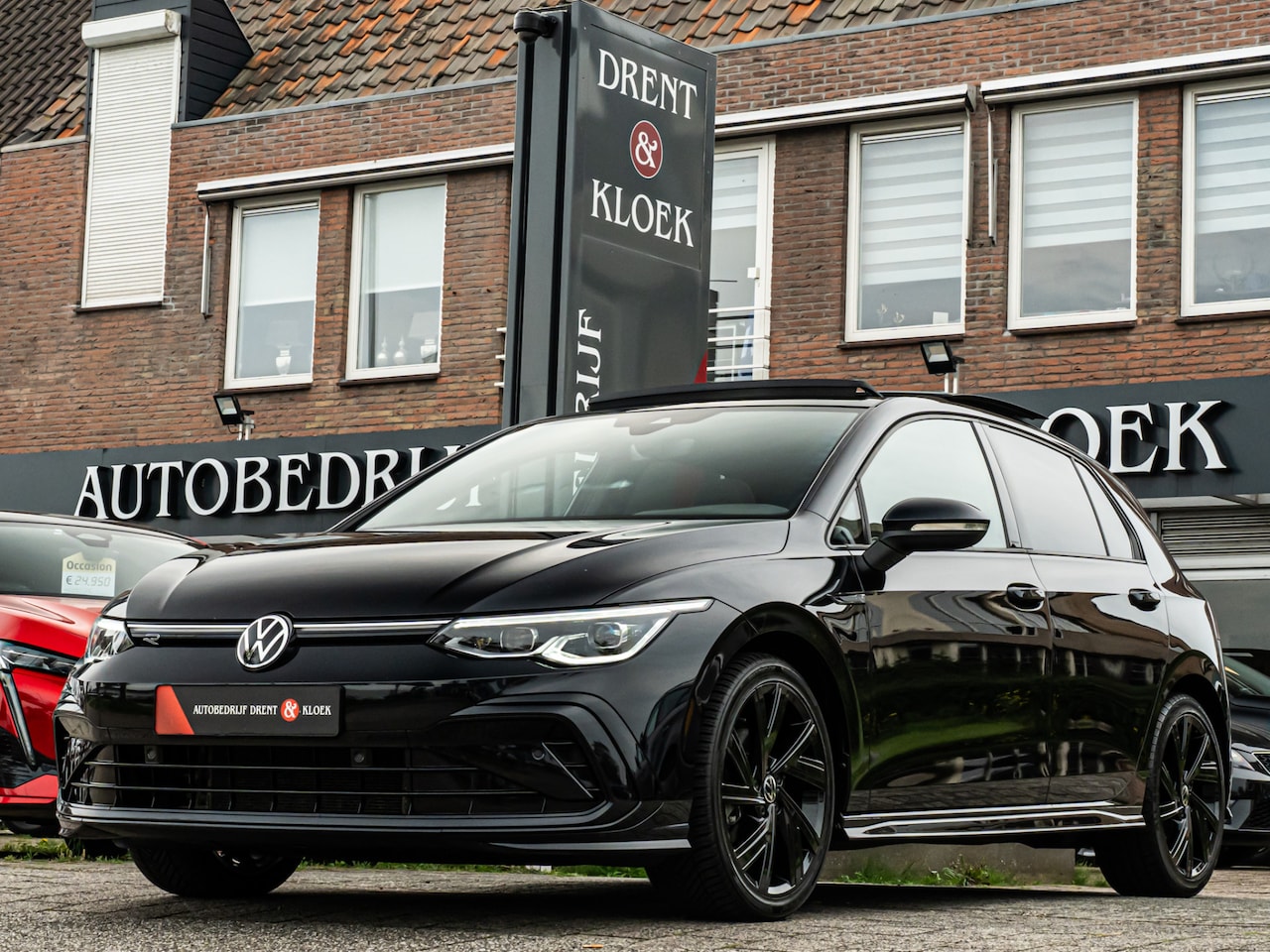 Volkswagen Golf - 1.5 eTSI R-Line Business PANO CAMERA 18 INCH BLACK OPTIC IQ LIGHT - AutoWereld.nl