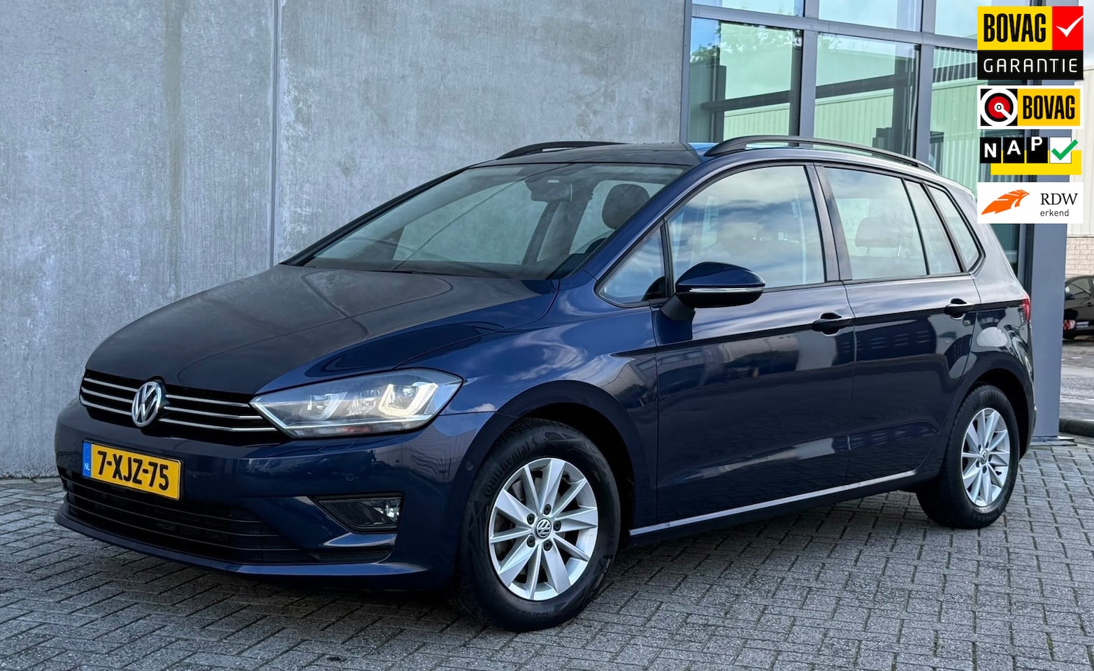 Volkswagen Golf Sportsvan - 1.2 TSI AUT Blauw 2014 PANO|LED - AutoWereld.nl