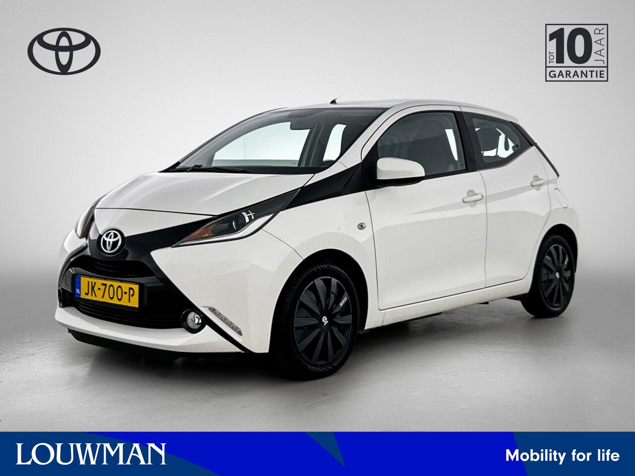 Toyota Aygo - 1.0 VVT-i x-play | Navigatie | Airco | Achteruitrijcamera | Elektrische ramen voor | Elekt - AutoWereld.nl
