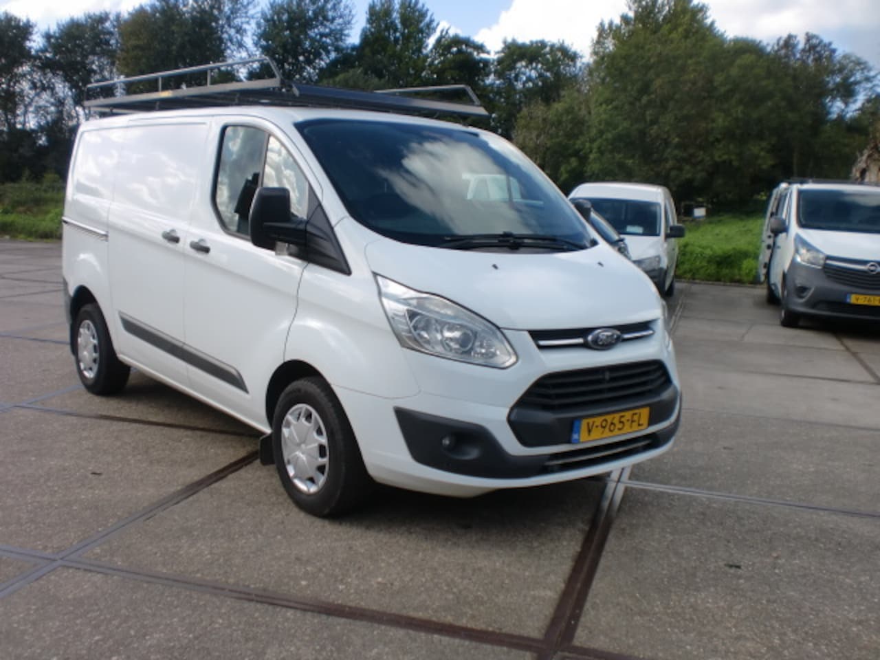 Ford Transit Custom - 2.0 TDCi L1H1 3PERS BJ2017KM143 LEASE€ - AutoWereld.nl