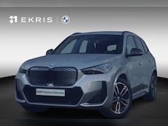BMW iX1 - xDrive30 M Sport Pro | Trekhaak | Schuif-kanteldak | Harman Kardon | Head-up | Rondomzicht