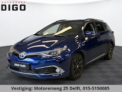 Toyota Auris - 1.8 HYBRID EXECUTIVE AUTOMAAT . PANORAMA DAK . STOEL VERWARMING . PDC VOOR/ACHTER
