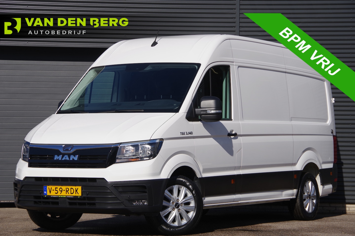 MAN TGE - 3.140 35 2.0 L3H3(L2H2) 3-ZITS, AUT. TREKHAAK, LEDER, CAMERA, NAVI, GEVEERDE STOEL, CRUISE - AutoWereld.nl