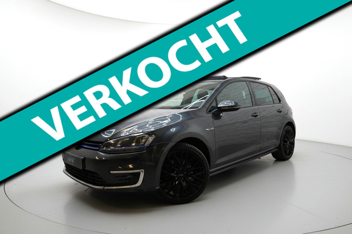 Volkswagen Golf - 1.4 TSI GTE WEINIG KM PANO CARPLAY NAP - AutoWereld.nl