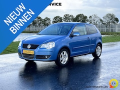 Volkswagen Polo - 1.6-16V Comfortline Automaat, airco, cruise, pdc achter, trekhaak