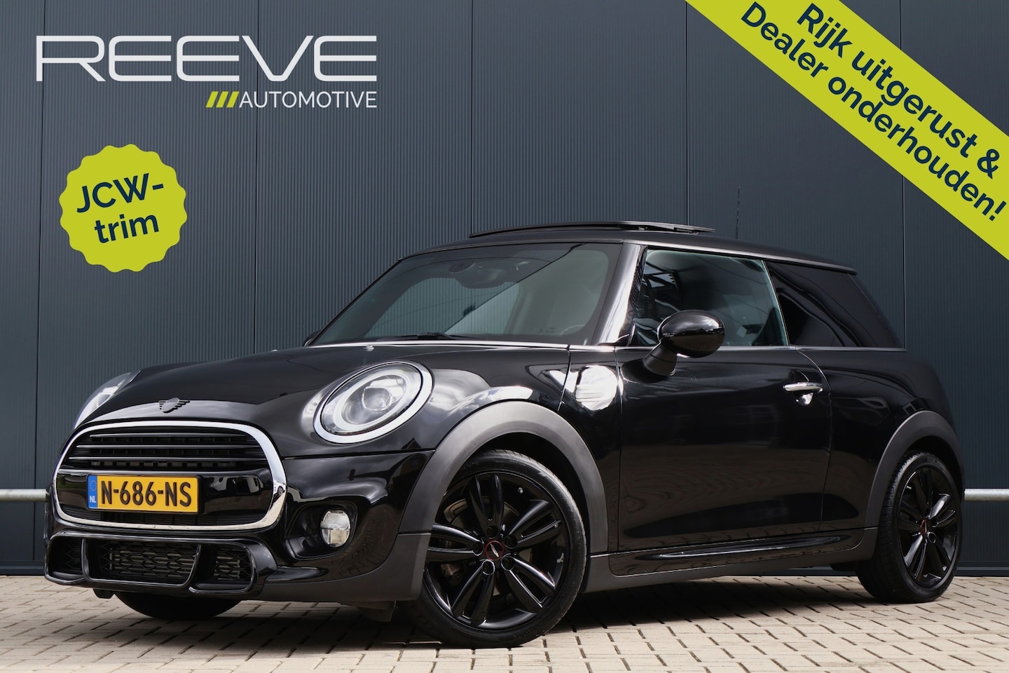 MINI 3-Deurs - 1.5 Cooper JCW Automaat | John Cooper Works trim | Pano | Stoelverwarming | Sportstoelen - AutoWereld.nl