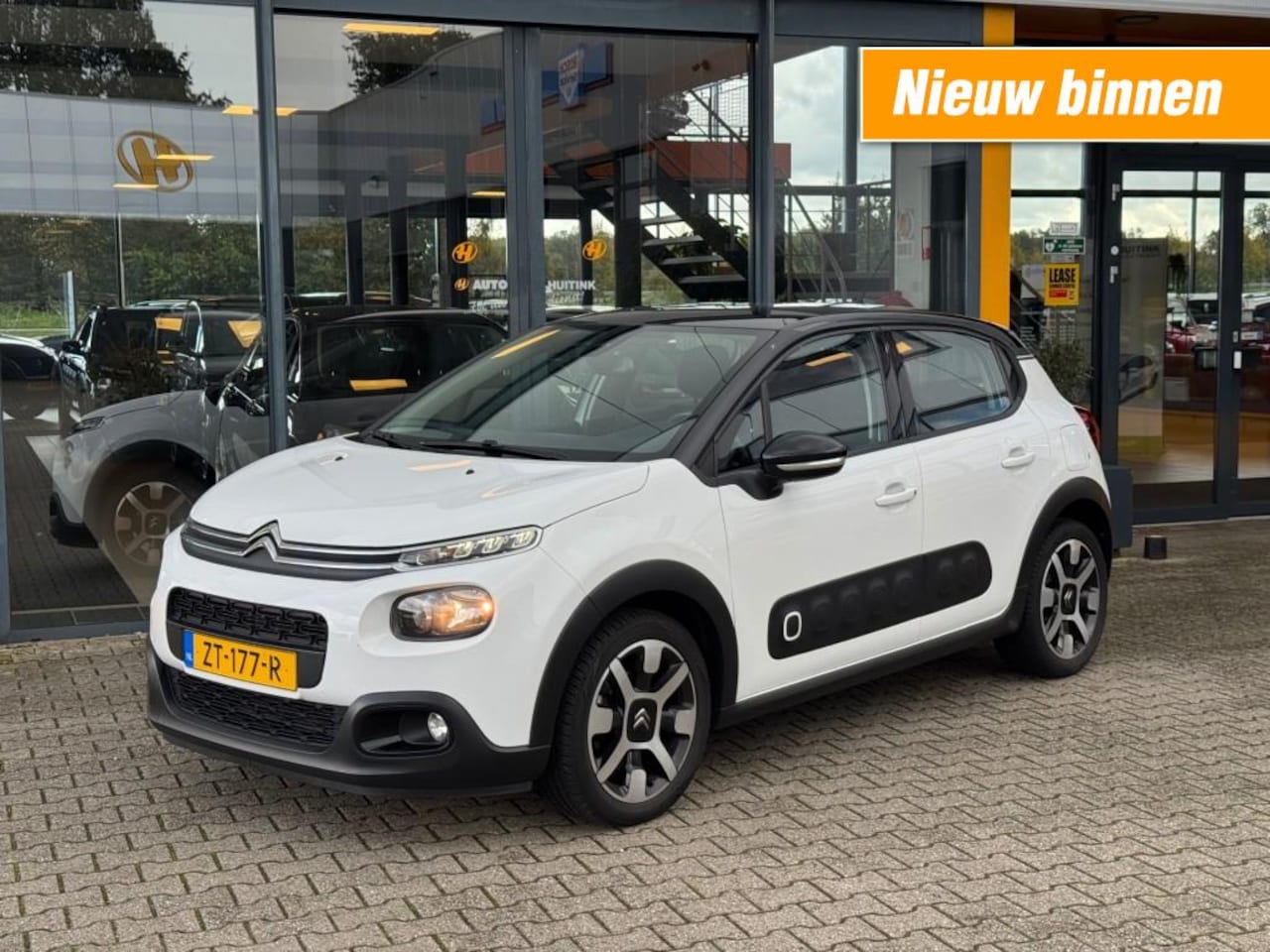 Citroën C3 - 1.2 Pure Tech Shine Navi - Carplay/Android/ - camera - all season banden - AutoWereld.nl