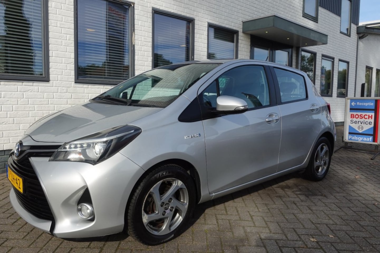 Toyota Yaris - 1.5 HYBRID ASPIRAT. 5 drs Automaat Hybride - AutoWereld.nl