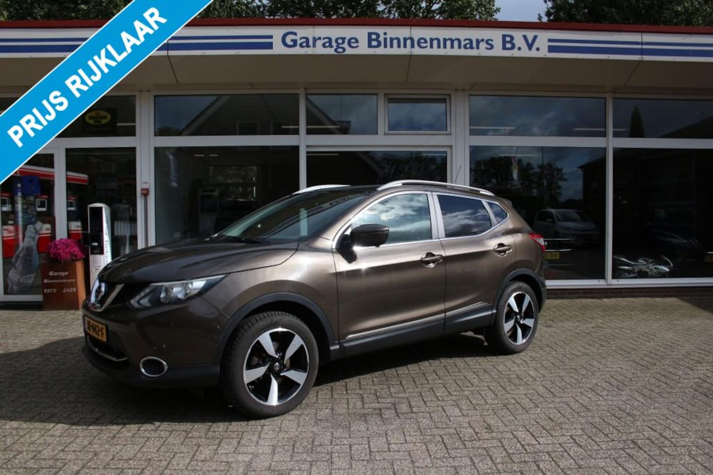 Nissan Qashqai - 1.2 N-Connecta 1.2 N-Connecta, Pano. dak, Trekhaak, PDC, Camera, Lichtmetalen velgen - AutoWereld.nl