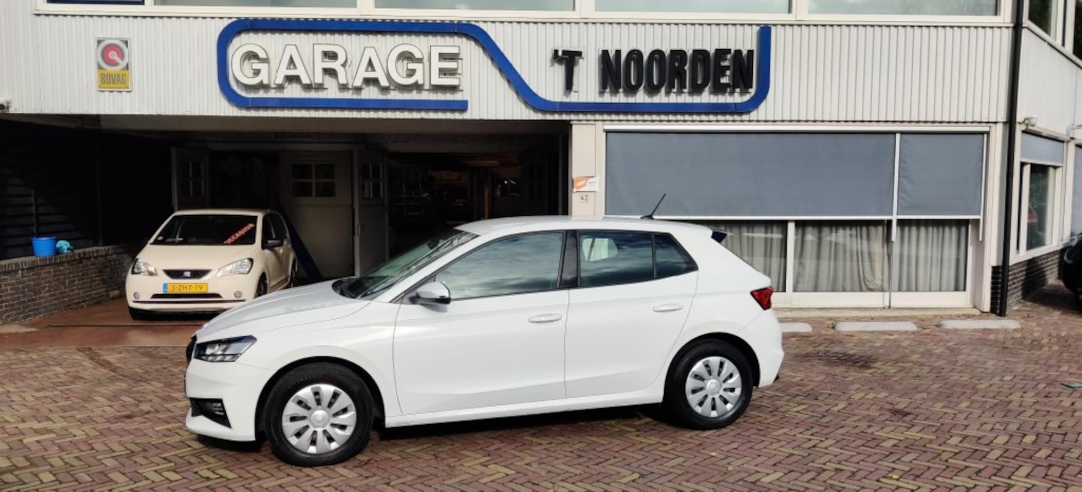 Skoda Fabia - 1.0 TSI Ambition Navigatie , PDC . Smartlink - AutoWereld.nl