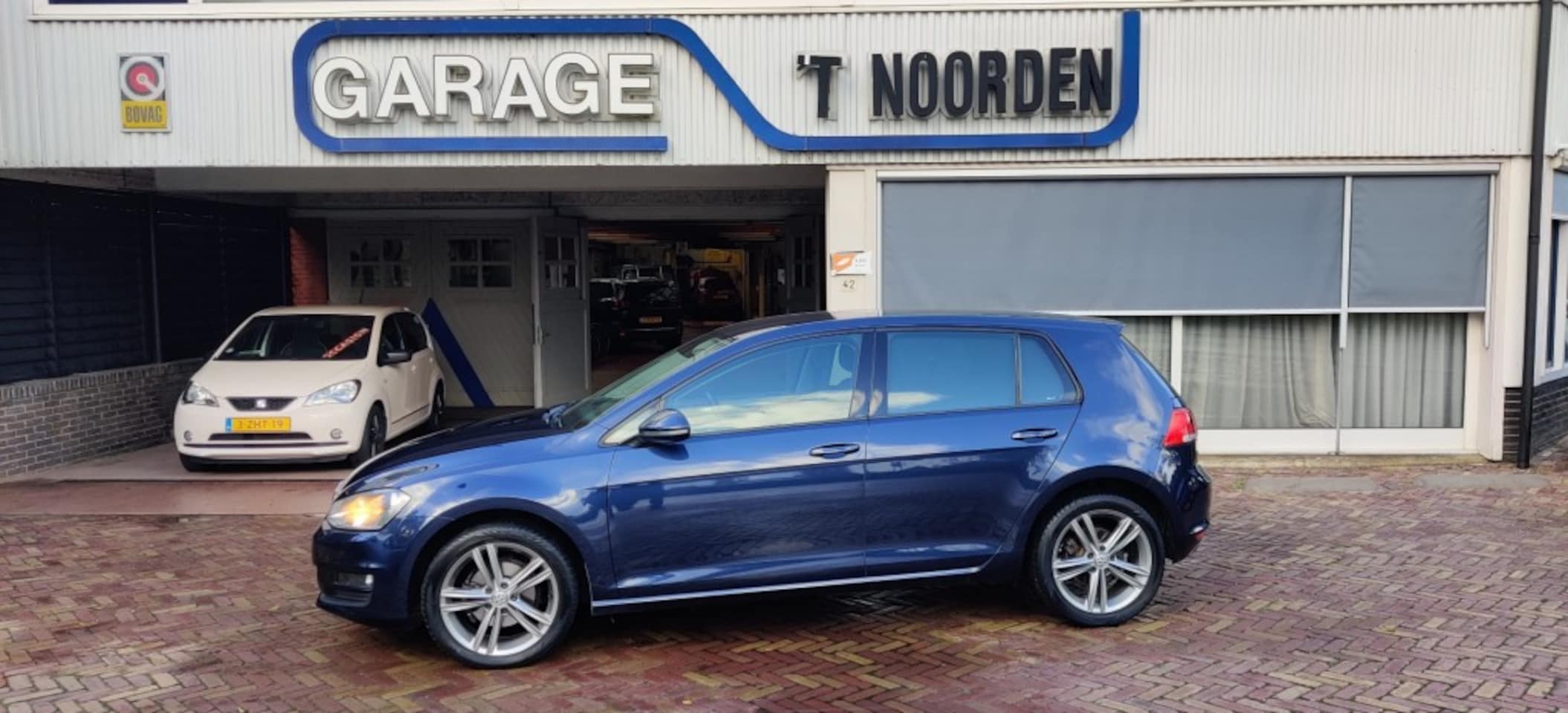 Volkswagen Golf - 1.2 TSI Comfortline 5 deurs , ECC , PDC , Trekhaak - AutoWereld.nl