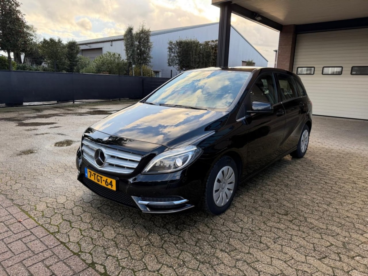 Mercedes-Benz B-klasse - B180 Leder xenon dealer onderh 2e eig. - AutoWereld.nl