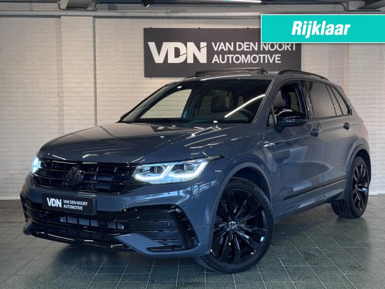 Volkswagen Tiguan - 1.5 TSI R-Line Business Black Style Pano IQ LED ACC Camera 20'' - AutoWereld.nl